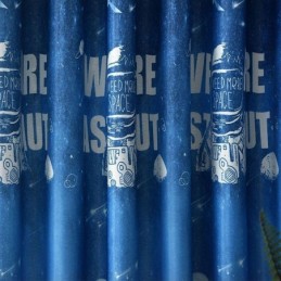 Piirretty Sininen Ulkoavaruuskuvioinen Pimennysverho Mittatilaustyönä Poikien Lasten Makuuhuoneeseen