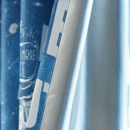 Piirretty Sininen Ulkoavaruuskuvioinen Pimennysverho Mittatilaustyönä Poikien Lasten Makuuhuoneeseen