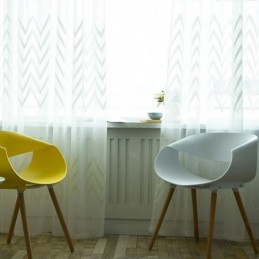 Moderni Mittatilaustyönä Tehty Kirjailtu Verho Geometrisella Aaltokuviolla Parvekkeelle