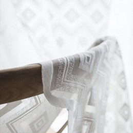 Valkoiset Läpikuultavat Verhot Timantti-Ikkunaan Olohuoneeseen Ja Makuuhuoneeseen