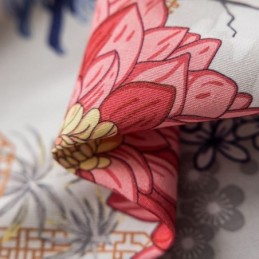 Pohjoismainen Verho Mittatilaustyönä Tehtyyn Kukkakuvioiseen Puuvillaverhoon