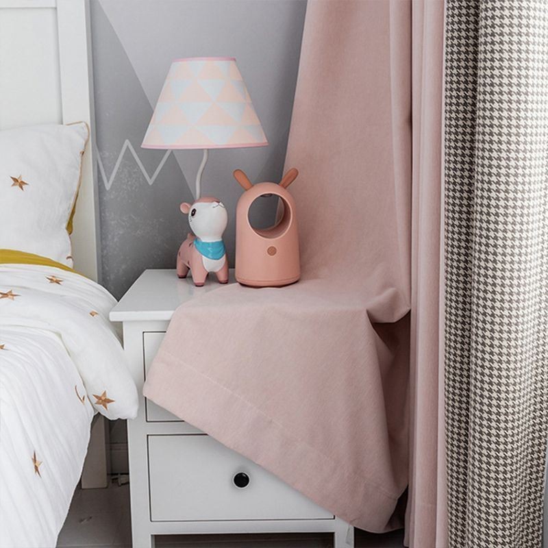 Moderni Ompeluverho Mittatilaustyönä, Pimentävä Kukonaskelkuvioinen Verho Olohuoneeseen Ja Makuuhuoneeseen