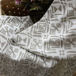 Ylelliset Jacquard-Verhot Geometrisella Pimennyskuviolla Olohuoneeseen