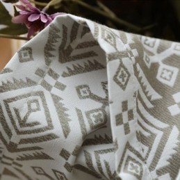 Ylelliset Jacquard-Verhot Geometrisella Pimennyskuviolla Olohuoneeseen