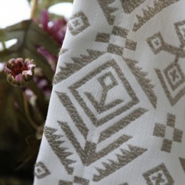 Ylelliset Jacquard-Verhot Geometrisella Pimennyskuviolla Olohuoneeseen