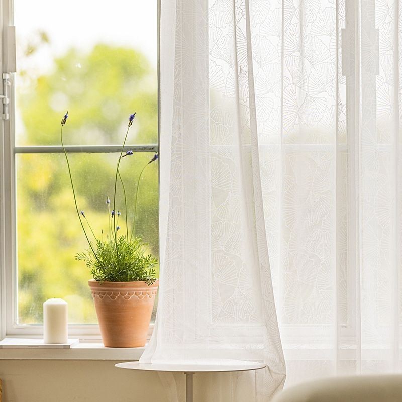 Modernit Valkoiset Läpikuultavat Lehtitylliverhot Olohuoneeseen Ja Makuuhuoneeseen