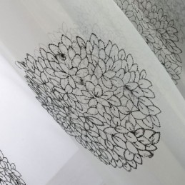 Hengittävä, Läpikuultava Verho Mittatilaustyönä, Kukkakuvioinen Olohuoneen Verho, Jossa On Kukkakuvio.